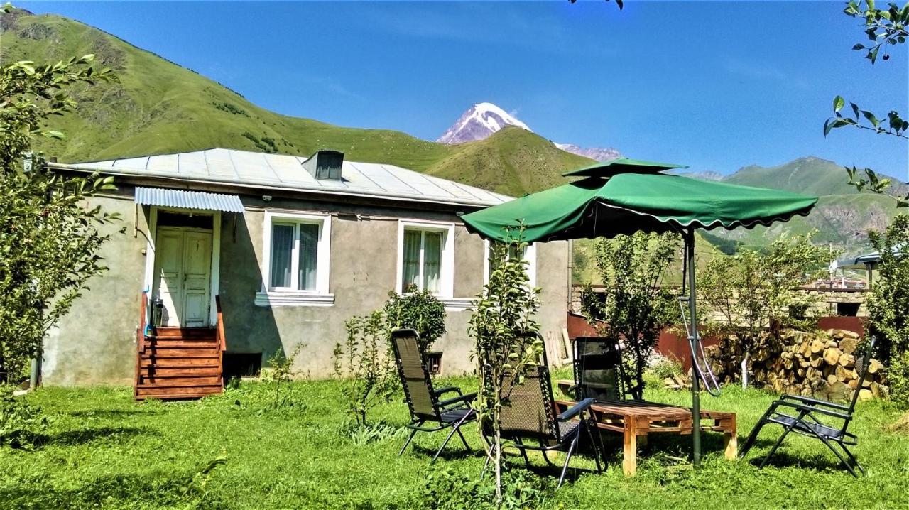 Kazbegi Green Yard Hotel Bagian luar foto